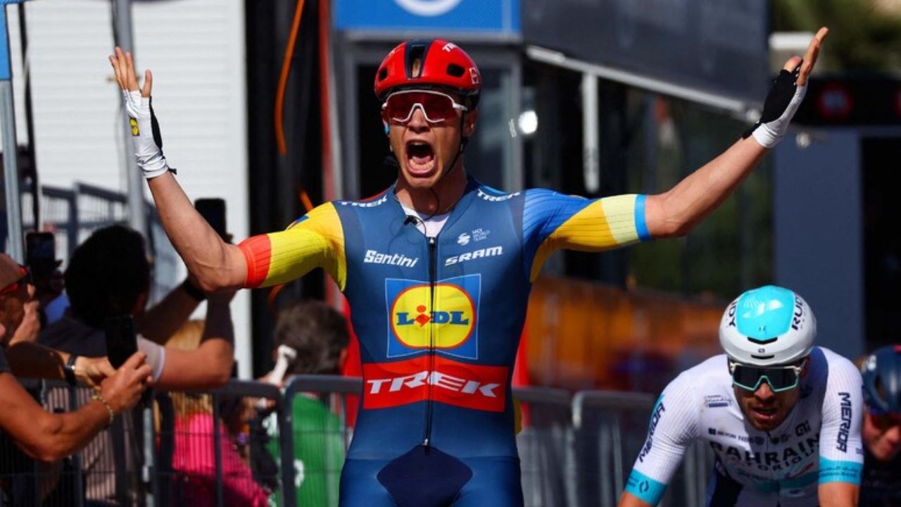 Giro DItalia Milan Vince La Volata Sul Traguardo Di Andora Pogacar