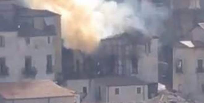 Cosenza, palazzina in fiamme