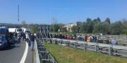 Continua la protesta dei portuali di Gioia Tauro, bloccata l'autostrada