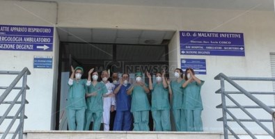 Lo staff del reparto di Malattie infettive dell’ospedale Pugliese
