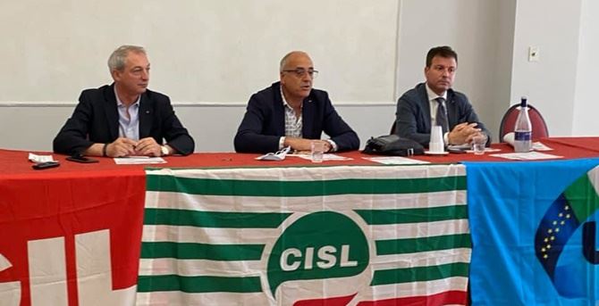 I segretari di Cgil, Cisl e Uil Calabria Sposato, Russo e Biondo durante la conferenza stampa odierna - foto facebook
