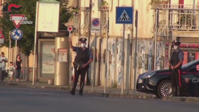 Posto di blocco dei carabinieri in Via degli Stadi a Cosenza