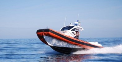 In mareCol motore della barca in avaria e spinti dalle correnti verso gli scogli, salvati dalla Guardia costiera di Crotone