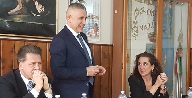Orlando Fazzolari ad un incontro elettorale con Alessandro Nicolò e Wanda Ferro