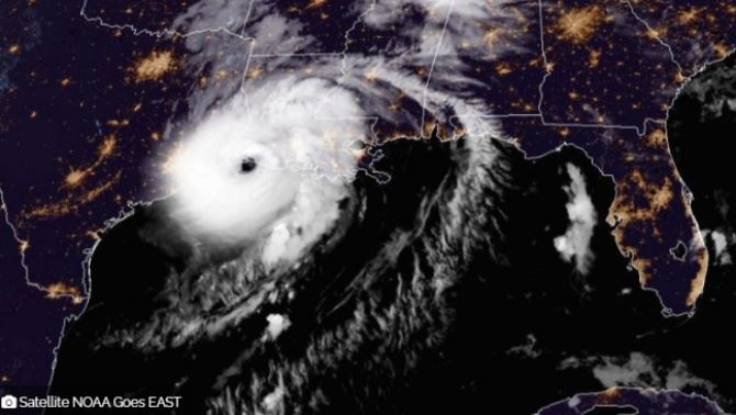 L’uragano Laura visto dal satellite Nooa Goes est