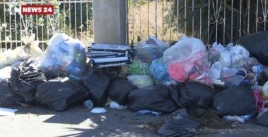 A Capo Vaticano vergogna senza fine: rifiuti ovunque, turisti e albergatori esasperati