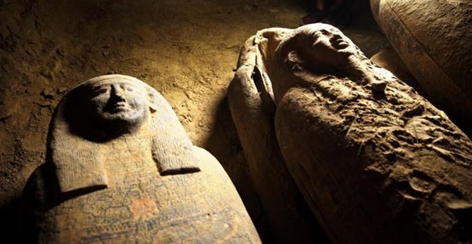 I sarcofagi rinvenuti, foto ansa