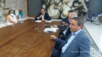 La conferenza stampa dell’amministrazione comunale di Cosenza sulla riapertura delle scuole