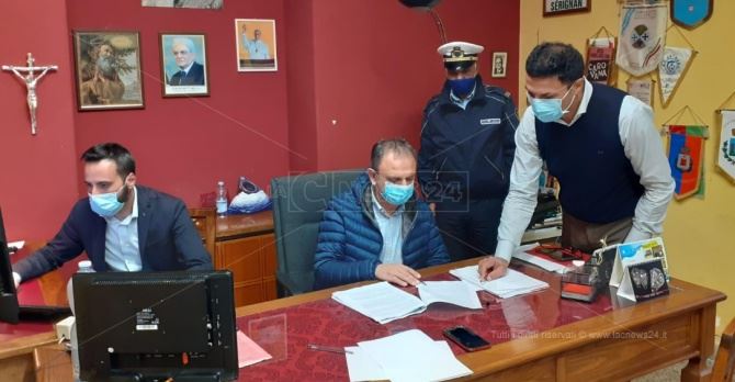 In foto: l’assessore Protezione civile Quercia, il sindaco Cennamo e il presidente del consiglio comunale Rossi