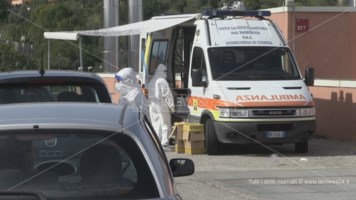 Auto in coda al drive in dell’Unical