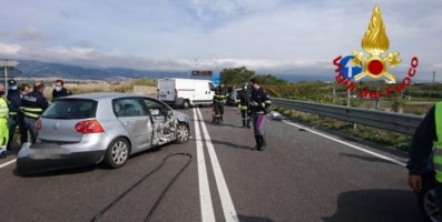 Incidente a Lamezia, sei feriti: bimba trasferita con elisoccorso in ospedale