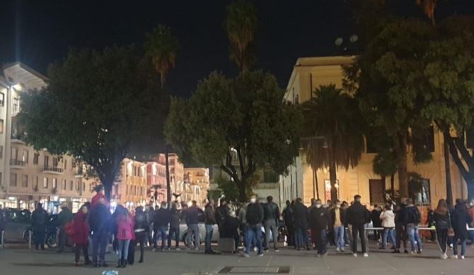 Proteste a Cosenza, foto dalla pagina fb del sindaco Occhiuto