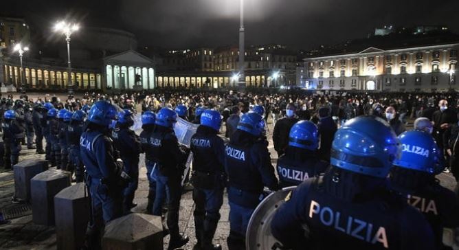 Proteste a Napoli, foto ansa 
