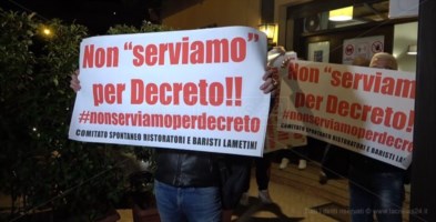 Ristoratori in piazza anche a Lamezia contro il nuovo Dpcm: «Non serviamo per decreto»