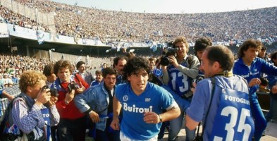 Maradona compie 60 anni: Napoli rinnova la promessa d'amore al suo dio pagano