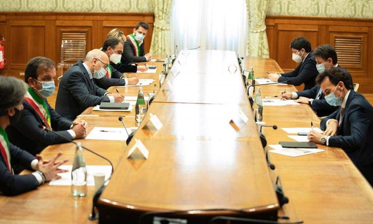 La delegazione dei sindaci all’incontro con Conte e Speranza