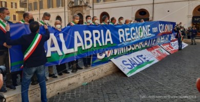 “Calabria regione non colonia”, centinaia di sindaci a Roma per la sanità