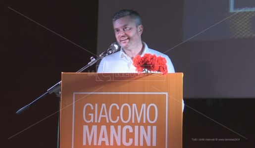 Giacomo Mancini durante la campagna per le politiche 2018