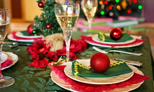 Feste salateCosenza è la città italiana in cui pranzi e cenoni di Natale subiranno i maggiori rincari
