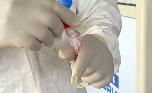 Nuove misureCovid Calabria, basterà un test rapido negativo anche in farmacia per la fine della quarantena