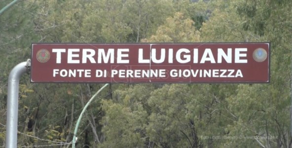 Terme Luigiane, la protesta dei lavoratori alla Cittadella: «Spirlì ci dia notizie sul nostro futuro»