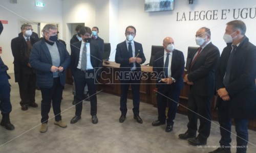 Il ministro Bonafede in Calabria: «Lo Stato c’è. Aula bunker segnale importante»