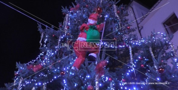 L’albero di Natale in centro a San Lucido
