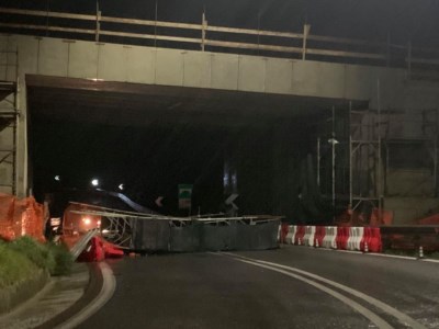Maltempo, crolla impalcatura sull'autostrada: bloccato svincolo Altilia-Grimaldi