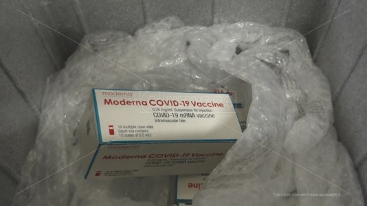 Vaccini, arrivate in Calabria altre 13mila dosi di Moderna: ecco dove