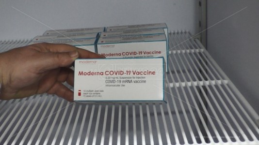 Vaccini Covid, 500mila dosi di Moderna in distribuzione alle Regioni