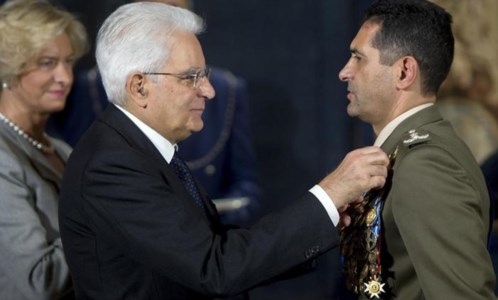 Il presidente Mattarella con il nuovo commissario Figliuolo (ansa)