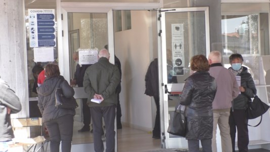 In fila per i vaccini a Gioia Tauro