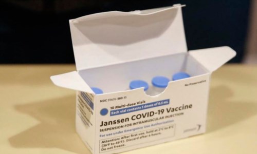 Vaccini, Johnson&Johnson ritarda le consegne in Europa dopo i 6 morti negli Usa