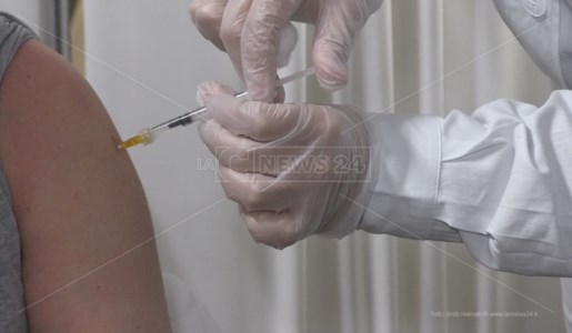 Covid, le Regioni: «Sui vaccini linee di indirizzo condivise con il Governo»