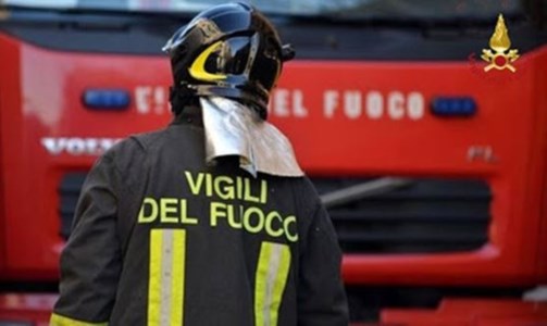 Domenica di sangueUn aereo ultraleggero precipita nel Mantovano: un morto e tre feriti gravi