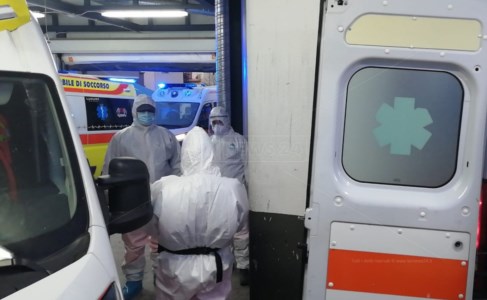 Emergenza pandemiaCovid, a Corigliano Rossano positiva in astanteria con altri pazienti: scoppia la polemica