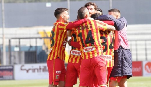 Serie C, il Catanzaro batte in trasferta la Juve Stabia e blinda il terzo posto: decide Pierno