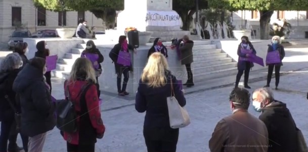 Violenza domestica, in Turchia donne senza diritti: solidarietà a Reggio Calabria