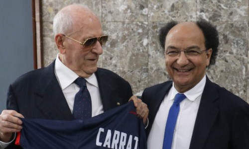 Giuseppe Carrattelli con Eugenio Guarascio all’indomani della promozione in B del Cosenza del 2019 (foto sito ufficiale Cosenza Calcio)