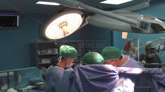 La decisioneSant’Anna hospital di Catanzaro, attività sanitarie sospese per crisi di liquidità