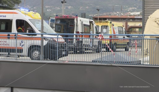 Ambulanze in attesa a Cosenza
