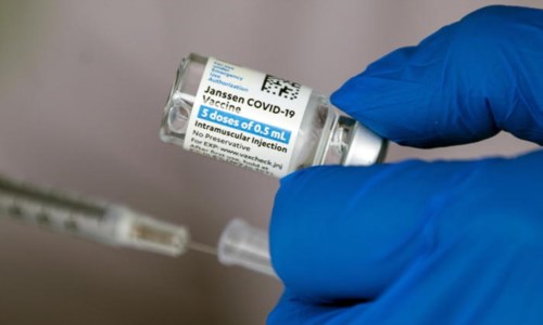 Vaccino Johnson: l'immunità dura 8 mesi, efficace anche contro la variante Delta