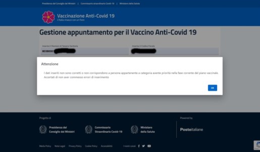 Covid, piattaforma infernale: ecco perché molti non riescono a prenotare il vaccino