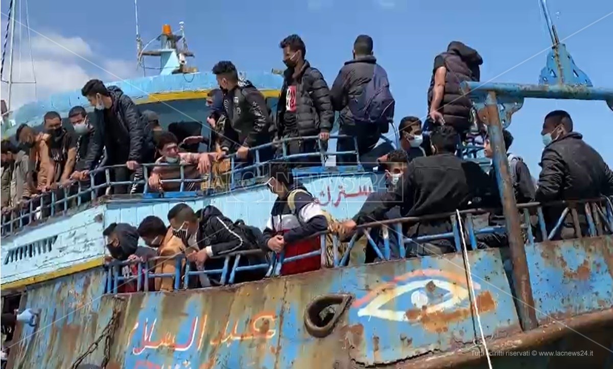 I migranti sbarcati a Roccella