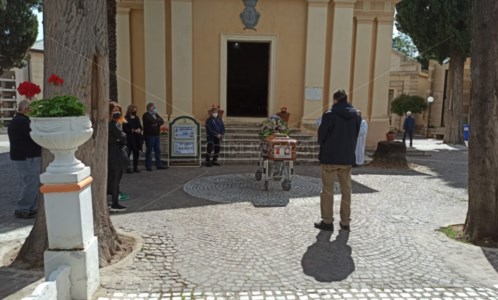 La benedizione della salma di Concetta Zicari, la neomamma morta a Catanzaro