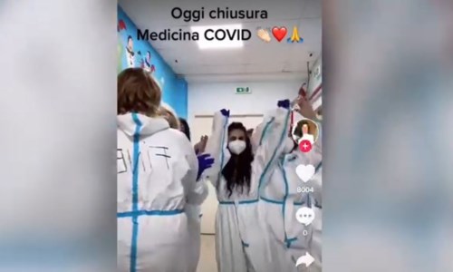 Chiude un reparto Covid all'ospedale di Vibo, la felicità delle infermiere in un video sui social