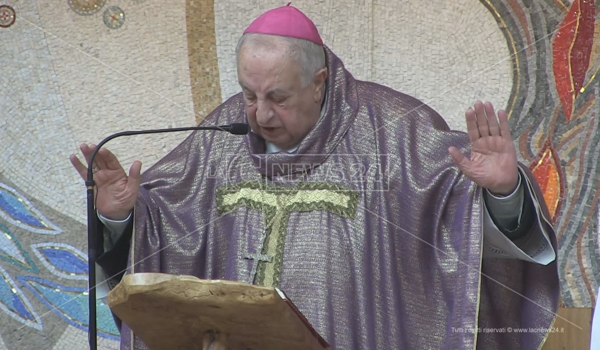 monsignor Salvatore Nunnari festeggia 82 anni