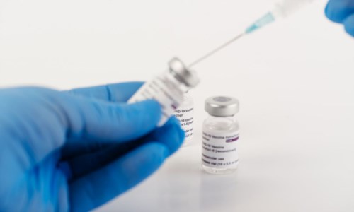 Vaccini, dopo lo stop ad AstraZeneca rischia di slittare l'immunità di gregge