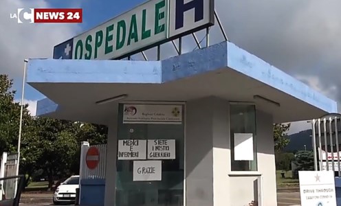 Il casoA Lamezia un muro per separare ospedale e campo rom: «Eviteremo ingressi abusivi»
