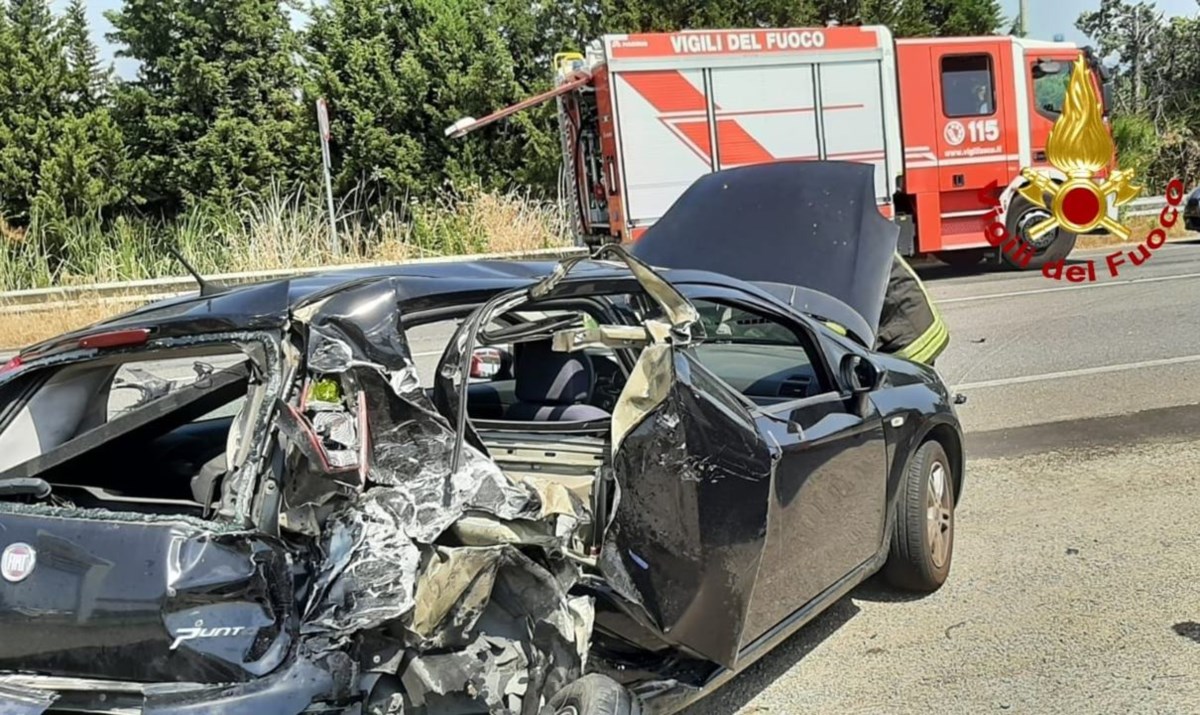 L’auto coinvolta nell’incidente a Simeri